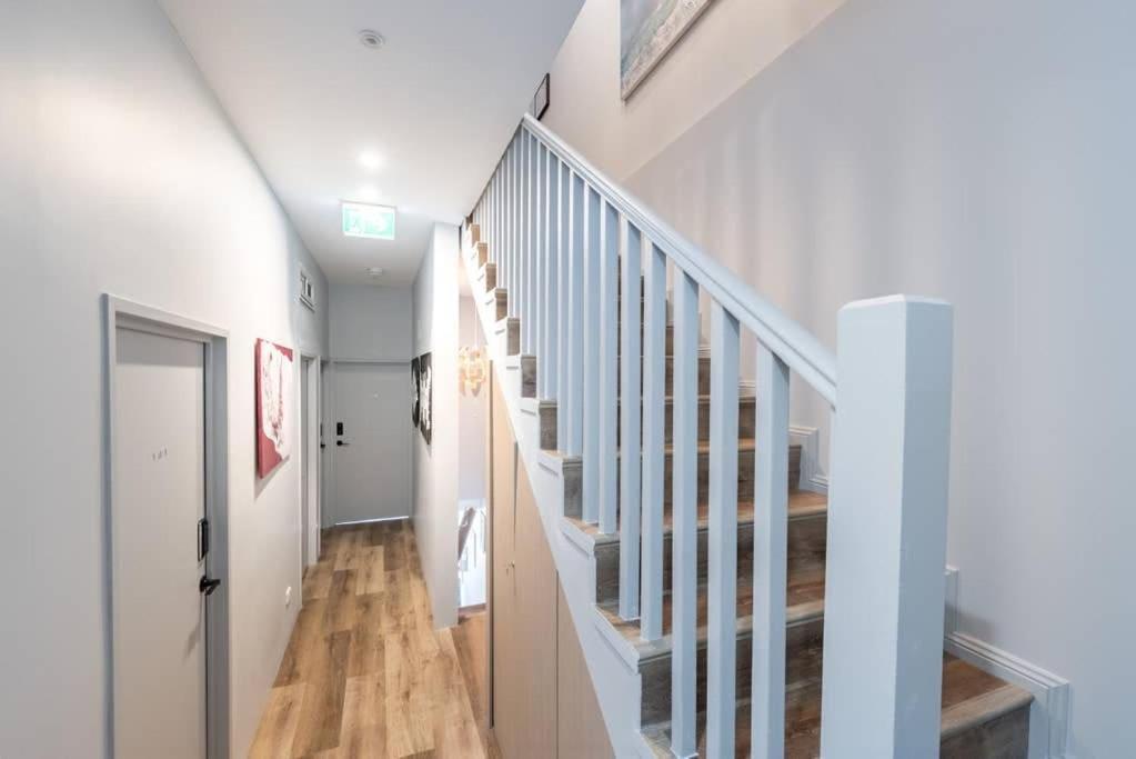 Comfy Triple - Ac - Centrally Located Of Sydnear- Station Town Hall Icc Darling Harbour Uts Usyd - Shared Bathroom Guest house Sydney